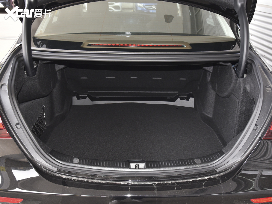 2022YE Ŀ E 300 L A