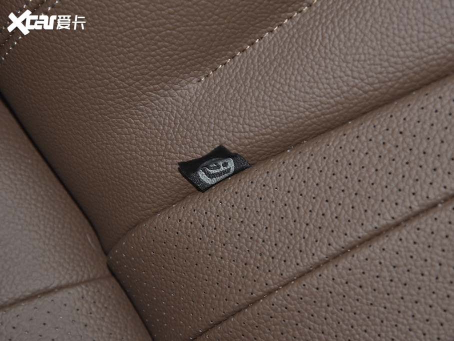 2022YE Ŀ E 300 L A