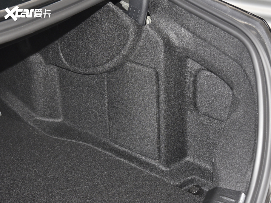 2022YE Ŀ E 300 L A