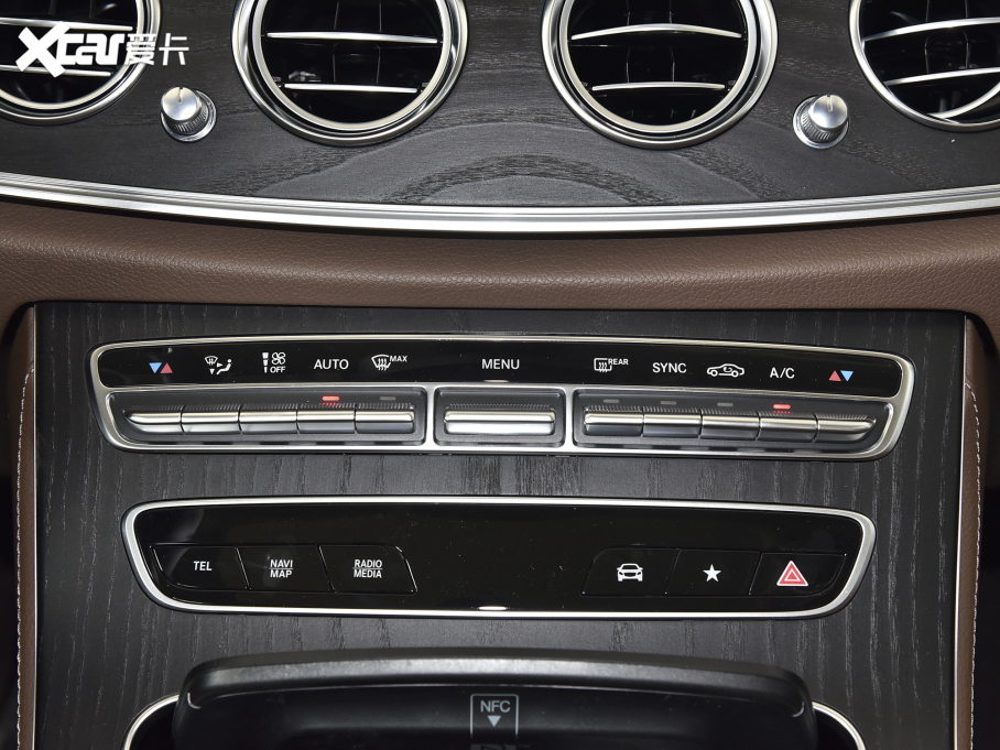 2022YE Ŀ E 300 L A