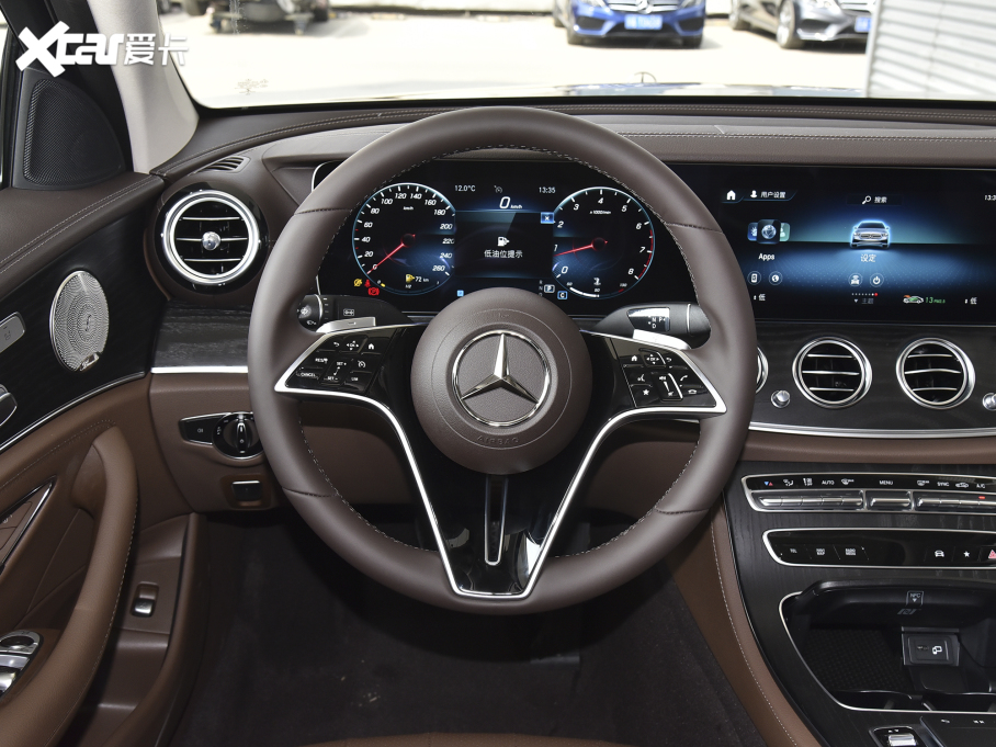 2022YE Ŀ E 300 L A