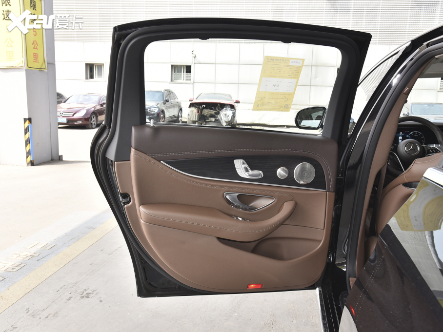 2022YE Ŀ E 300 L A