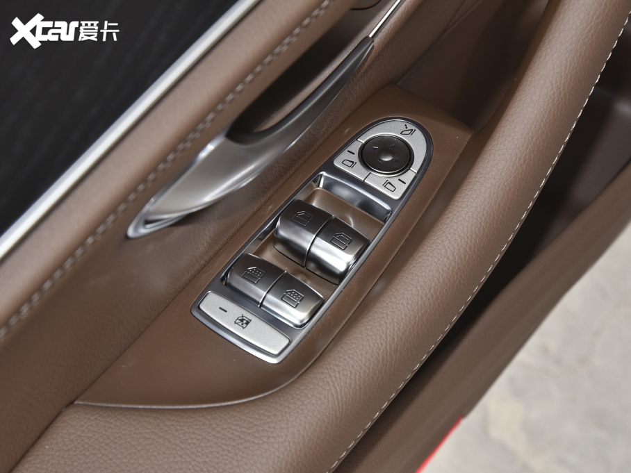 2022YE Ŀ E 300 L A