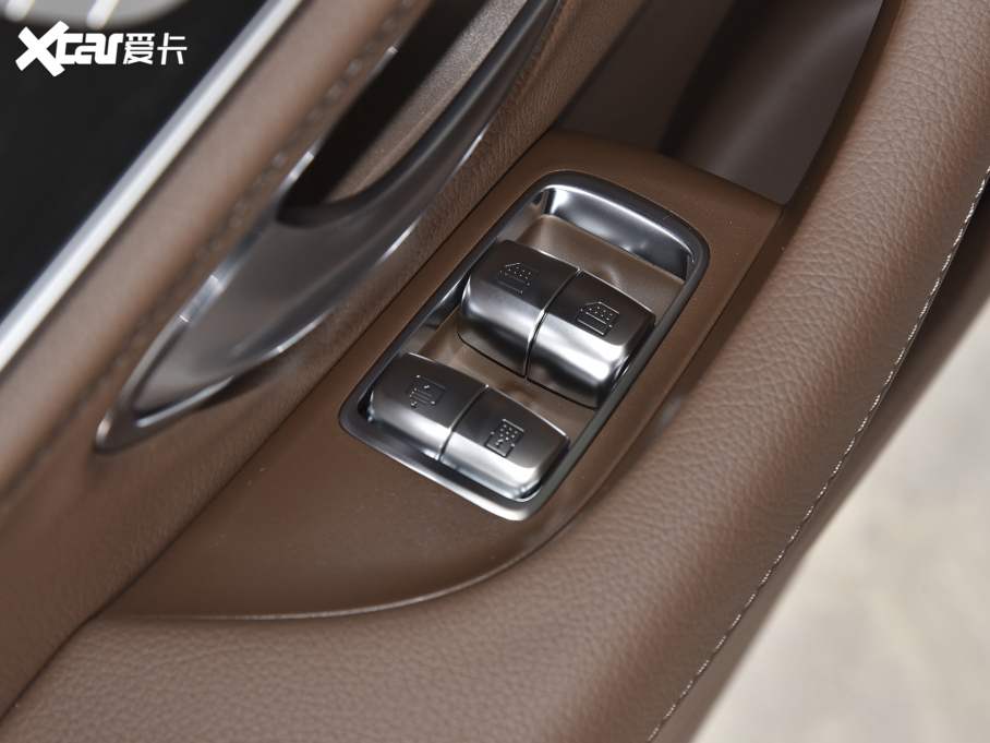 2022YE Ŀ E 300 L A