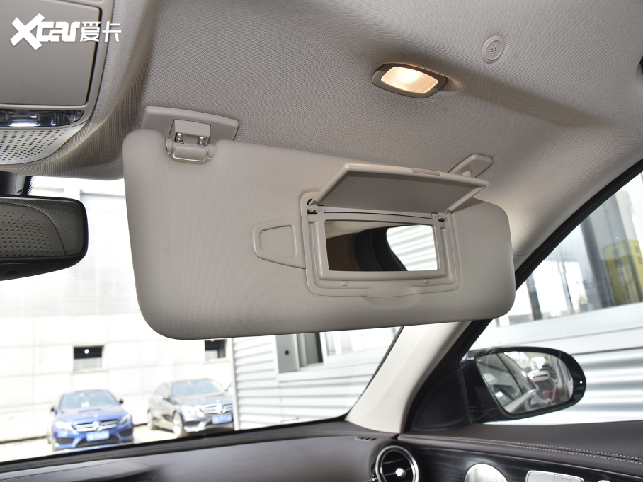 2022YE Ŀ E 300 L A