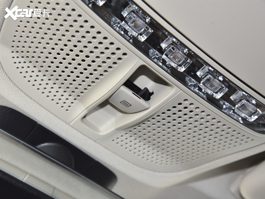 2022YE Ŀ E 300 L A