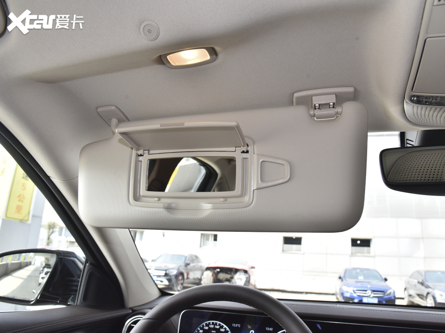 2022YE Ŀ E 300 L A