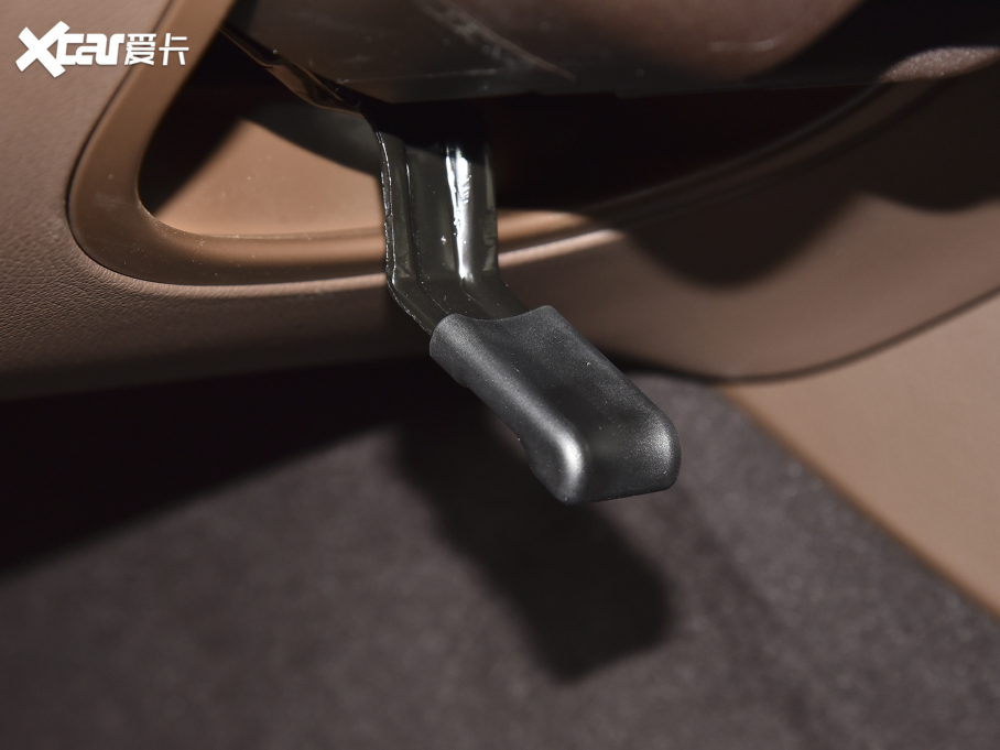 2022YE Ŀ E 300 L A