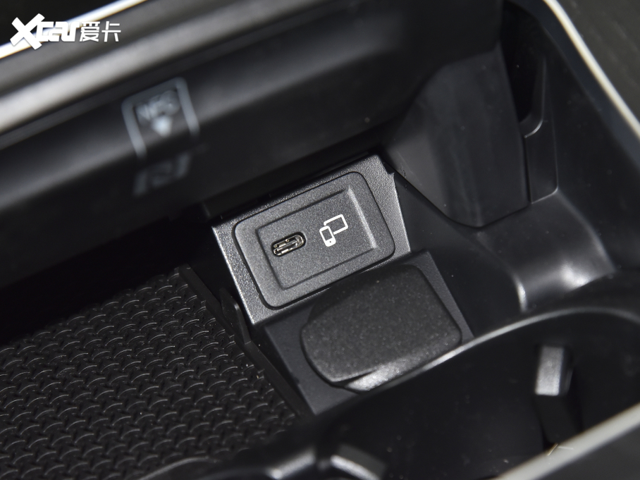 2022YE Ŀ E 300 L A