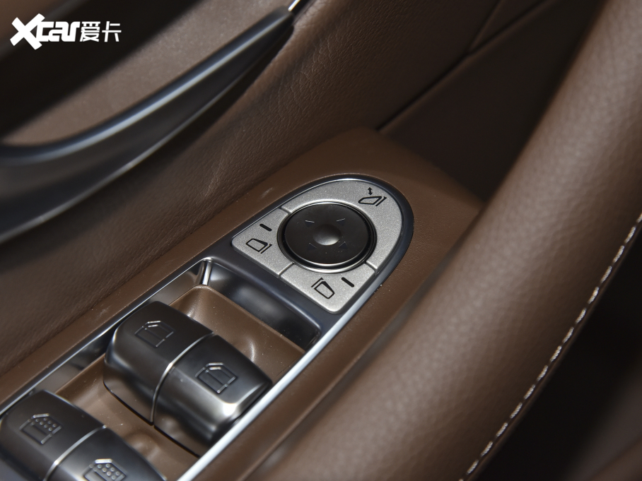 2022YE Ŀ E 300 L A