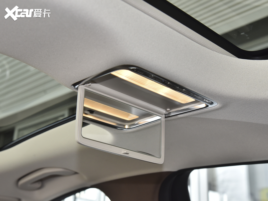 2022YE Ŀ E 300 L A