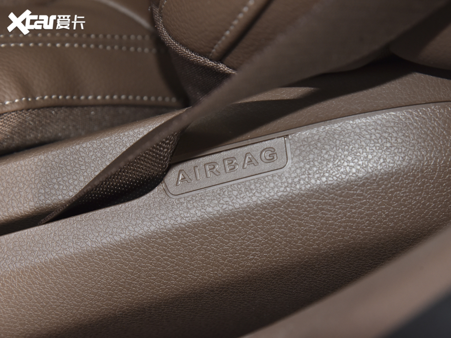 2022YE Ŀ E 300 L A