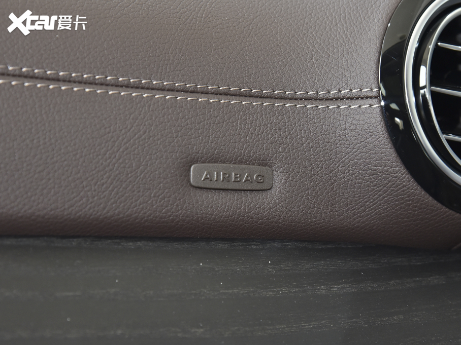 2022YE Ŀ E 300 L A