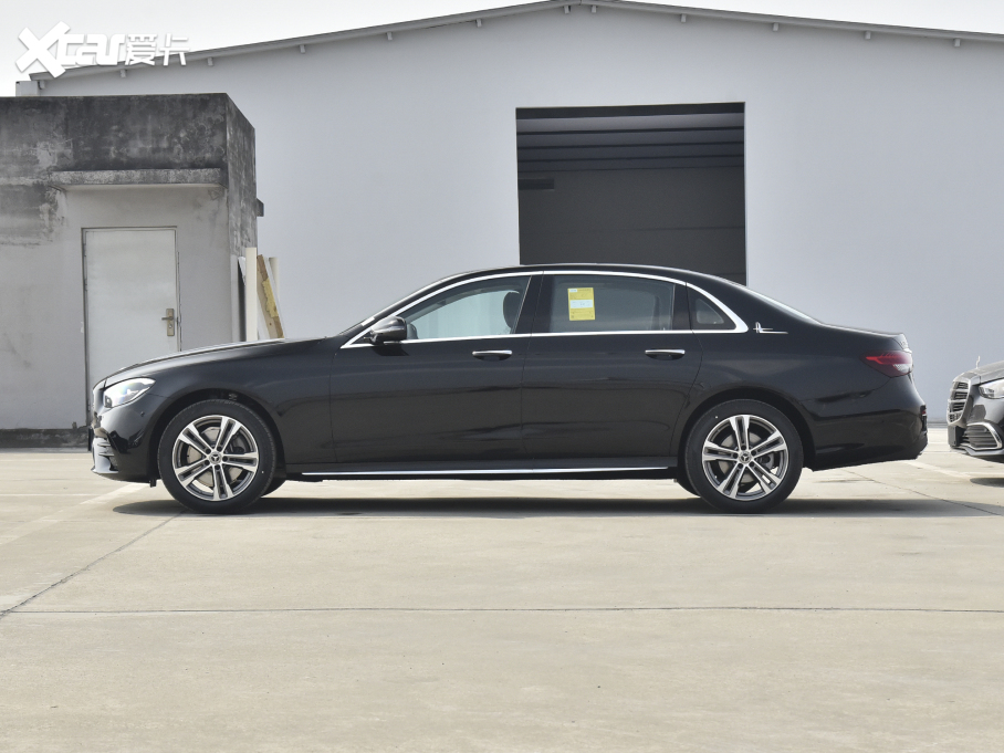 2022YE Ŀ E 260 L \