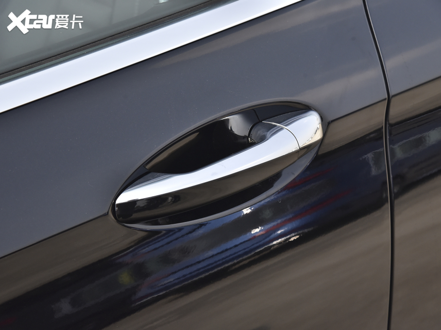 2022YE Ŀ E 260 L \