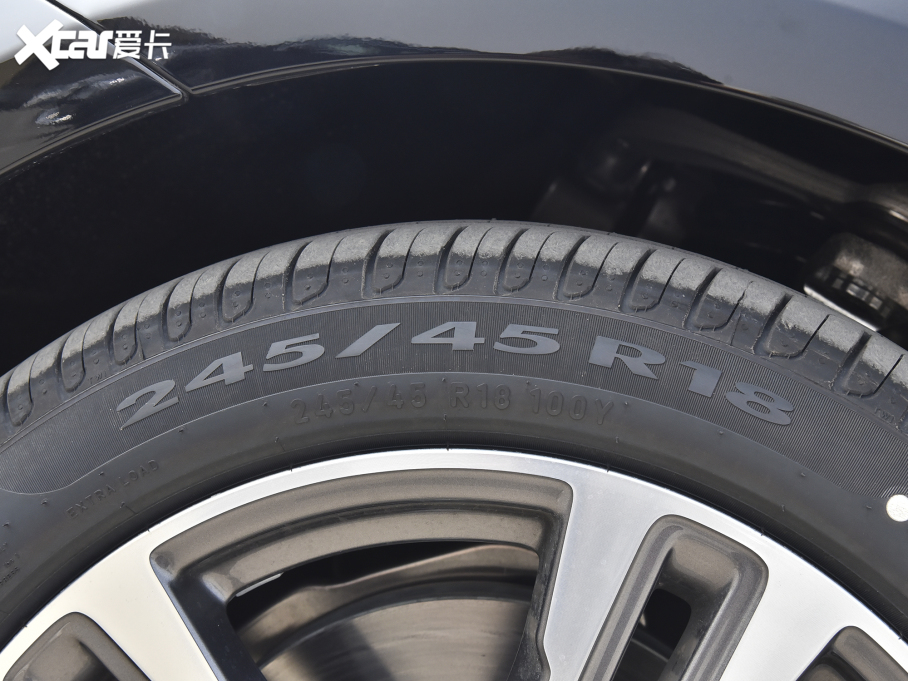 2022YE Ŀ E 260 L \