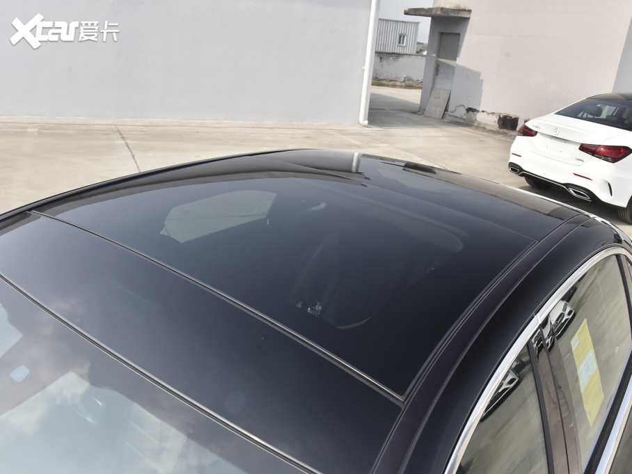 2022YE Ŀ E 260 L \