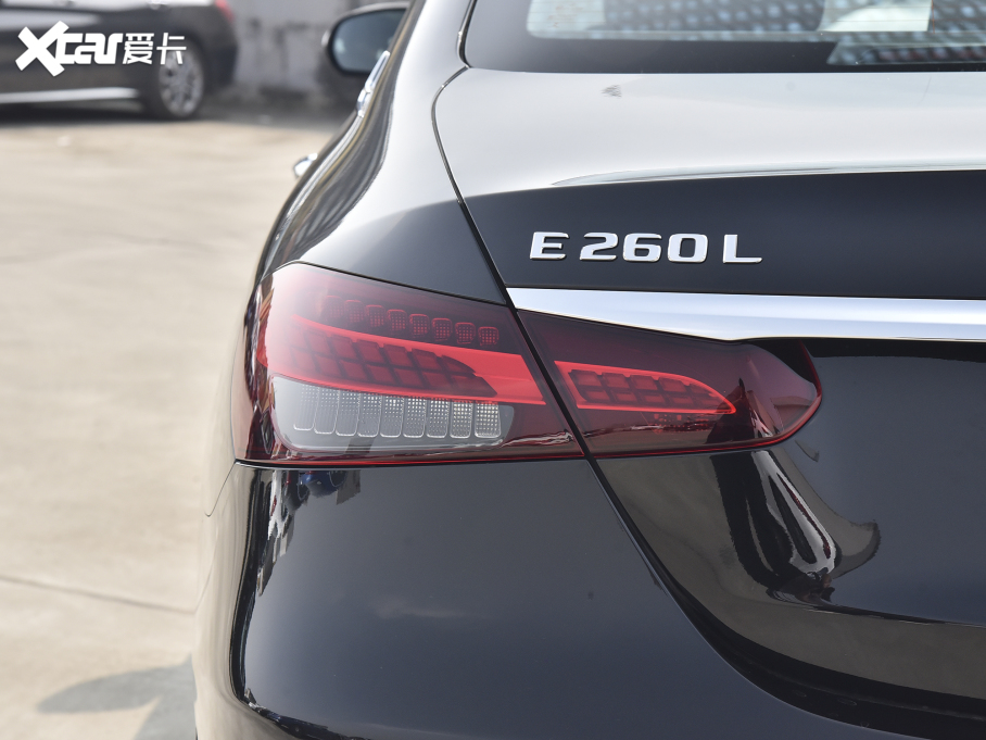 2022YE Ŀ E 260 L \