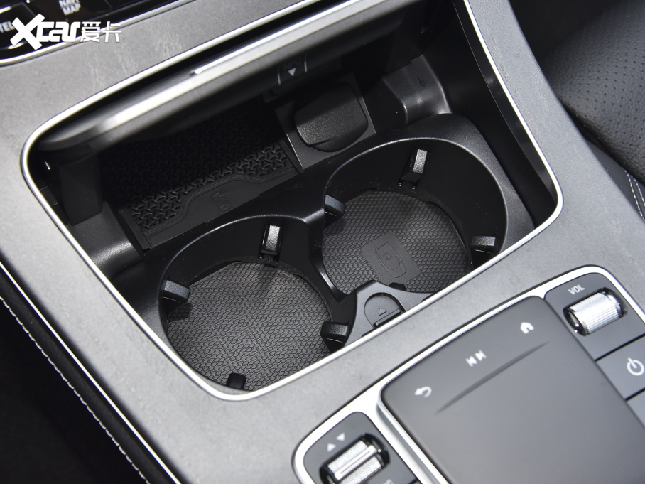 2022YE Ŀ E 260 L \