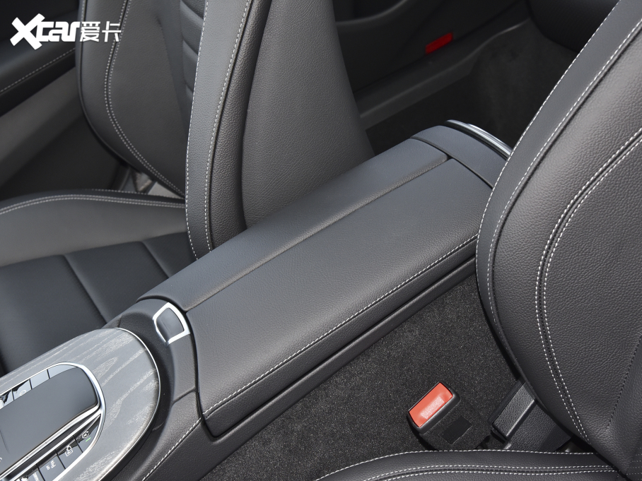 2022YE Ŀ E 260 L \