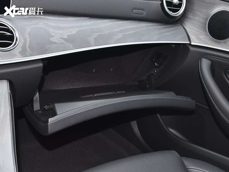 2022YE Ŀ E 260 L \