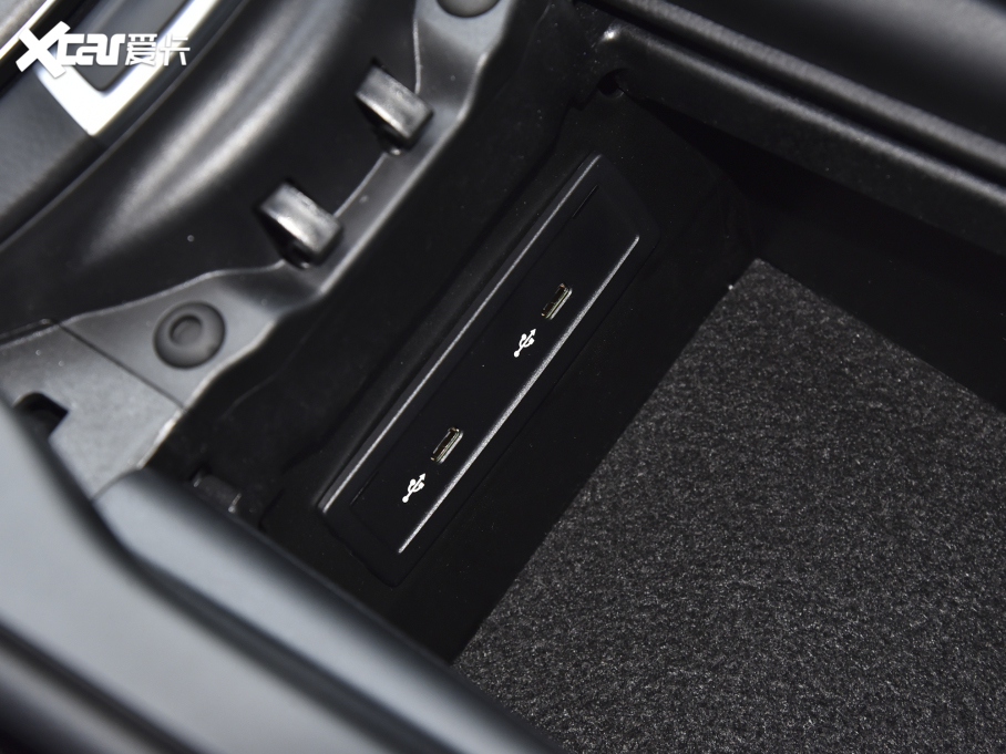 2022YE Ŀ E 260 L \