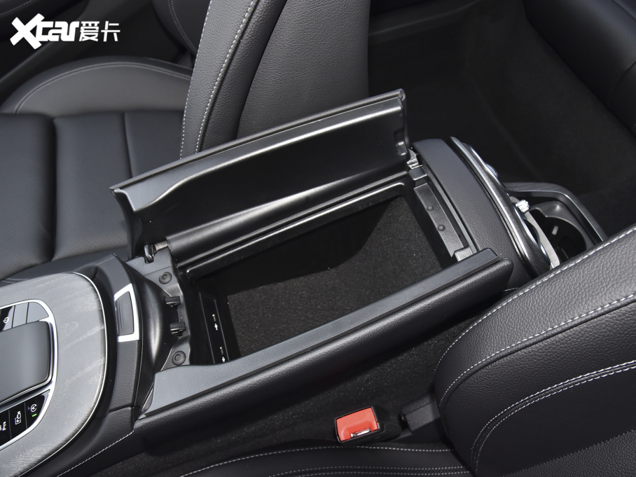 2022YE Ŀ E 260 L \