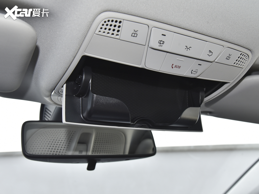 2022YE Ŀ E 260 L \