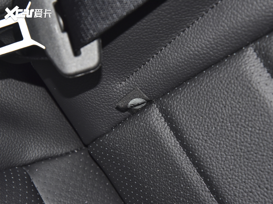 2022YE Ŀ E 260 L \