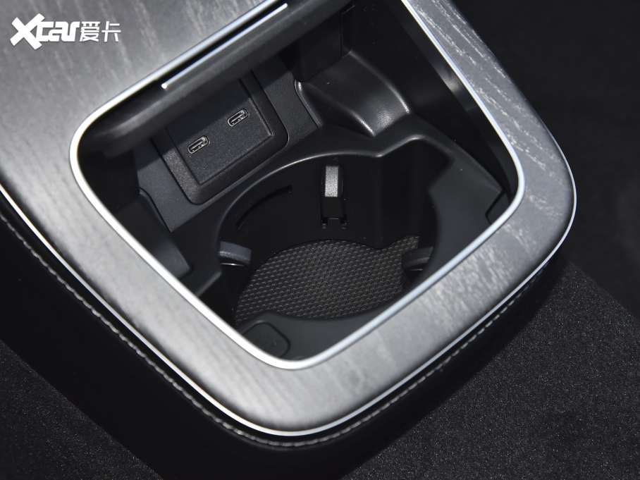 2022YE Ŀ E 260 L \