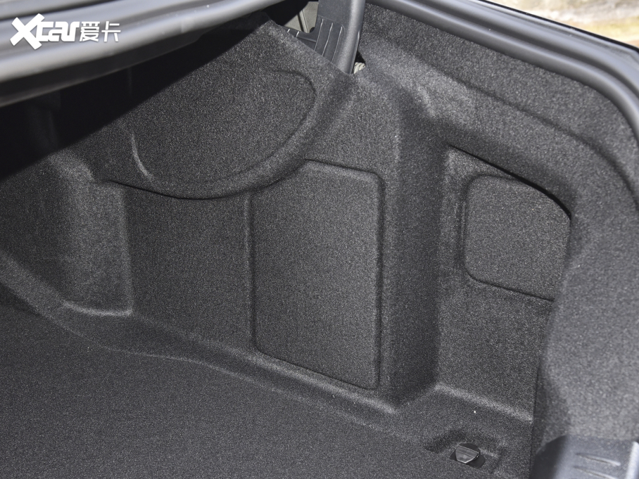 2022YE Ŀ E 260 L \