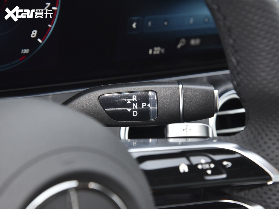 2022��YE�� �Ŀ� E 260 L �\����