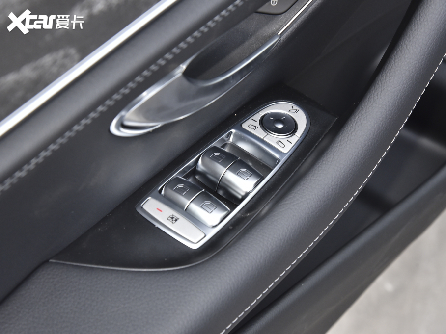 2022��YE�� �Ŀ� E 260 L �\����