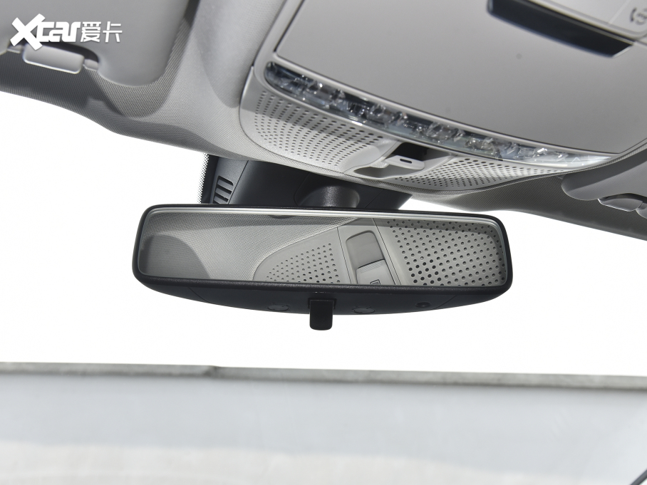 2022YE Ŀ E 260 L \