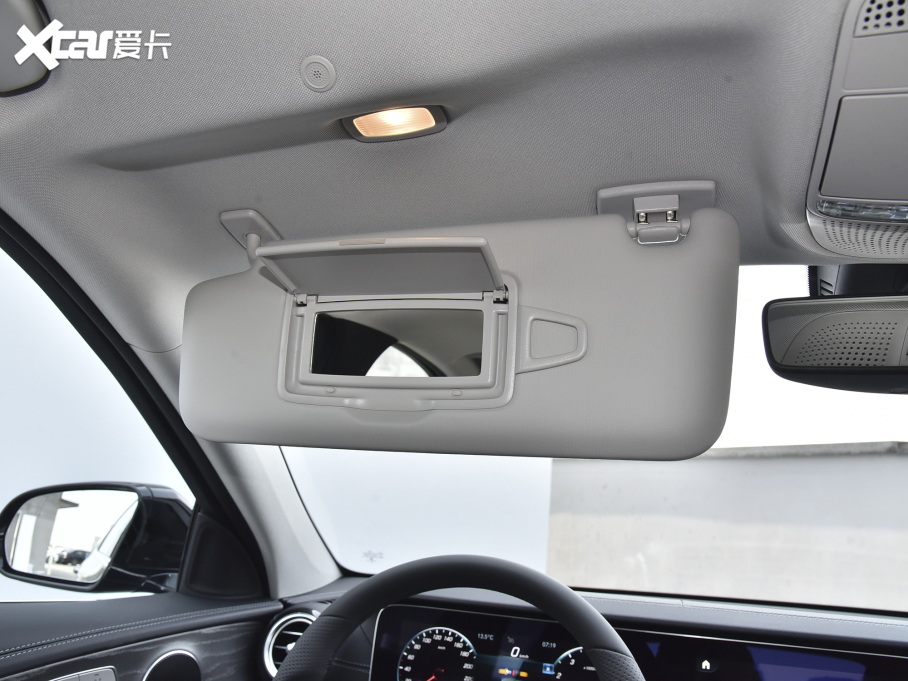 2022YE Ŀ E 260 L \