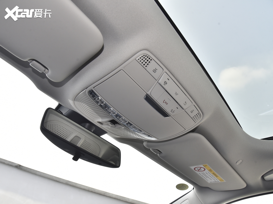 2022��YE�� �Ŀ� E 260 L �\����