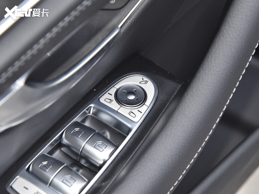 2022YE Ŀ E 260 L \