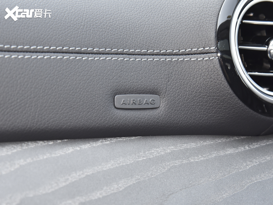 2022��YE�� �Ŀ� E 260 L �\����