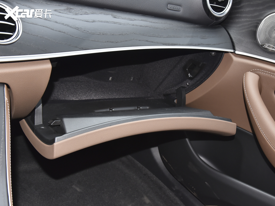 2022YE Ŀ E 300 L \ӺA