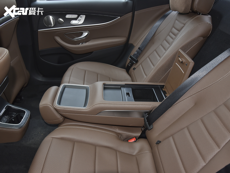 2022��YE�� �Ŀ�� E 300 L �\�Ӻ��A��