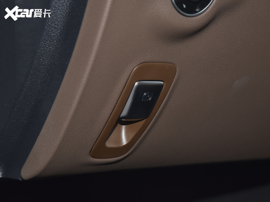 2022��YE�� �Ŀ�� E 300 L �\�Ӻ��A��