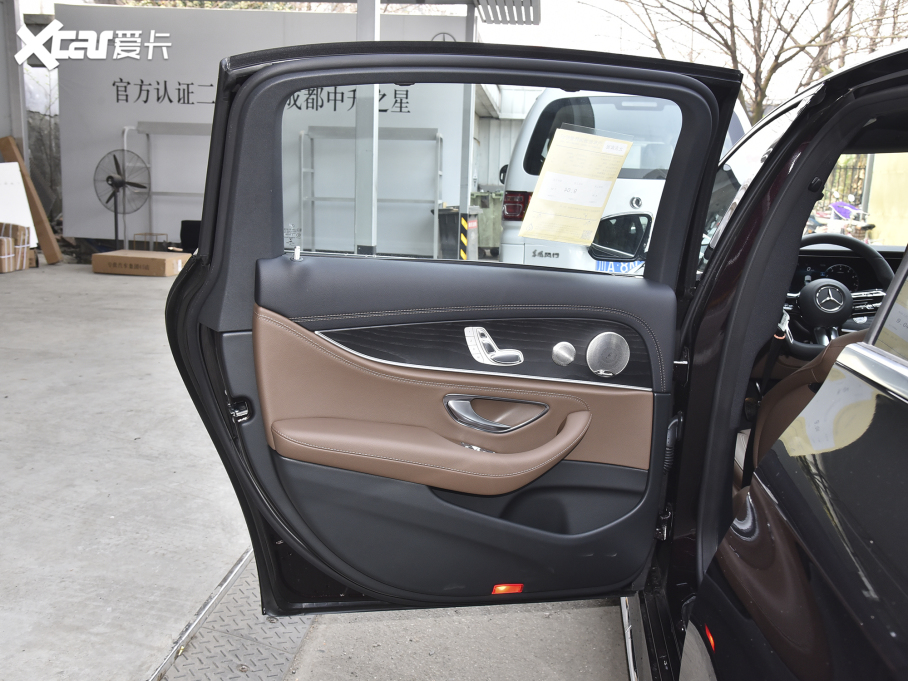 2022YE Ŀ E 300 L \ӺA