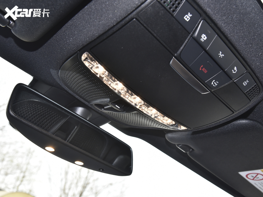 2022��YE�� �Ŀ�� E 300 L �\�Ӻ��A��