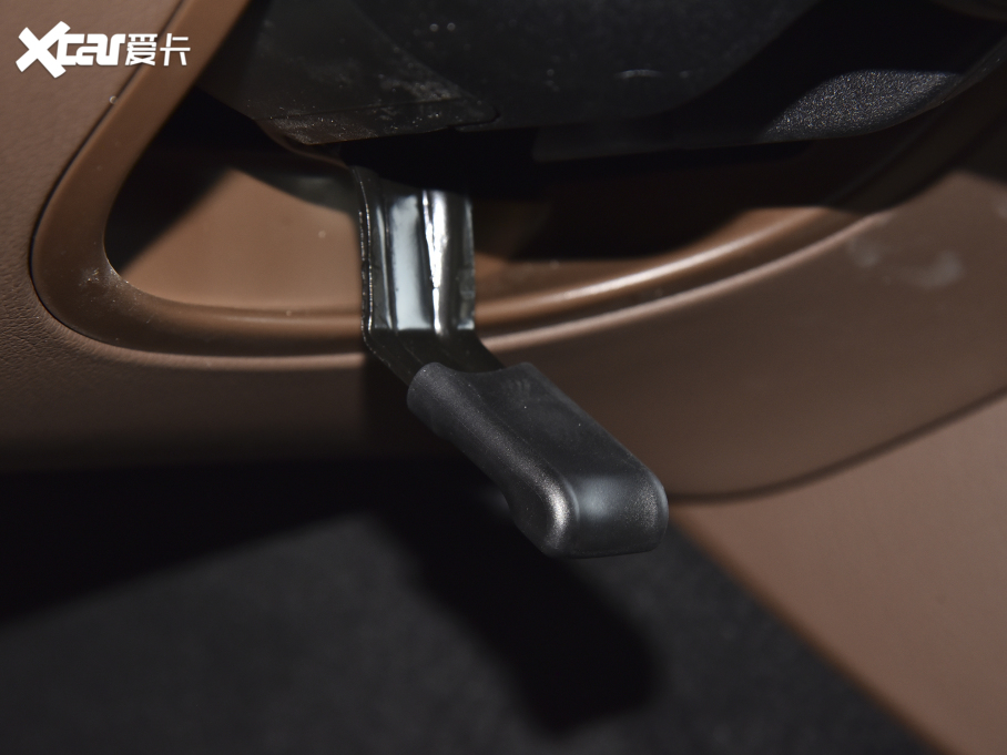 2022��YE�� �Ŀ�� E 300 L �\�Ӻ��A��