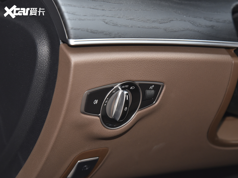 2022��YE�� �Ŀ�� E 300 L �\�Ӻ��A��