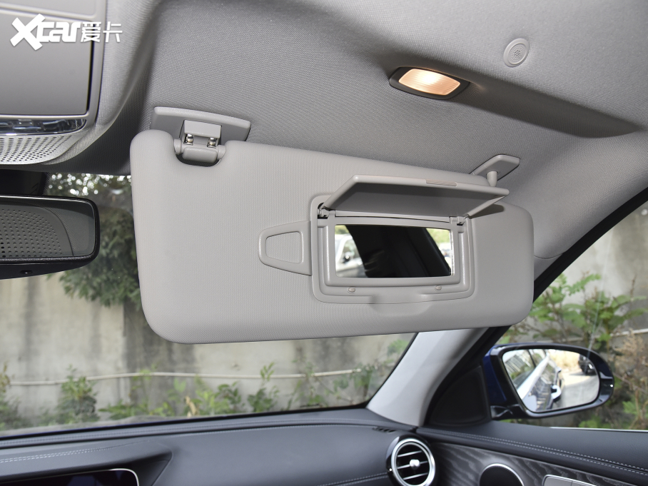 2022YE Ŀ E 300 L \ӕr