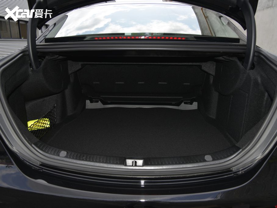 2022YE Ŀ E 300 L F