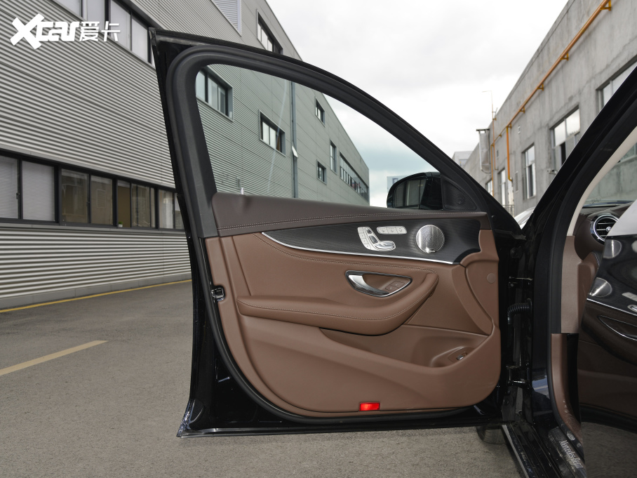 2022YE Ŀ E 300 L F