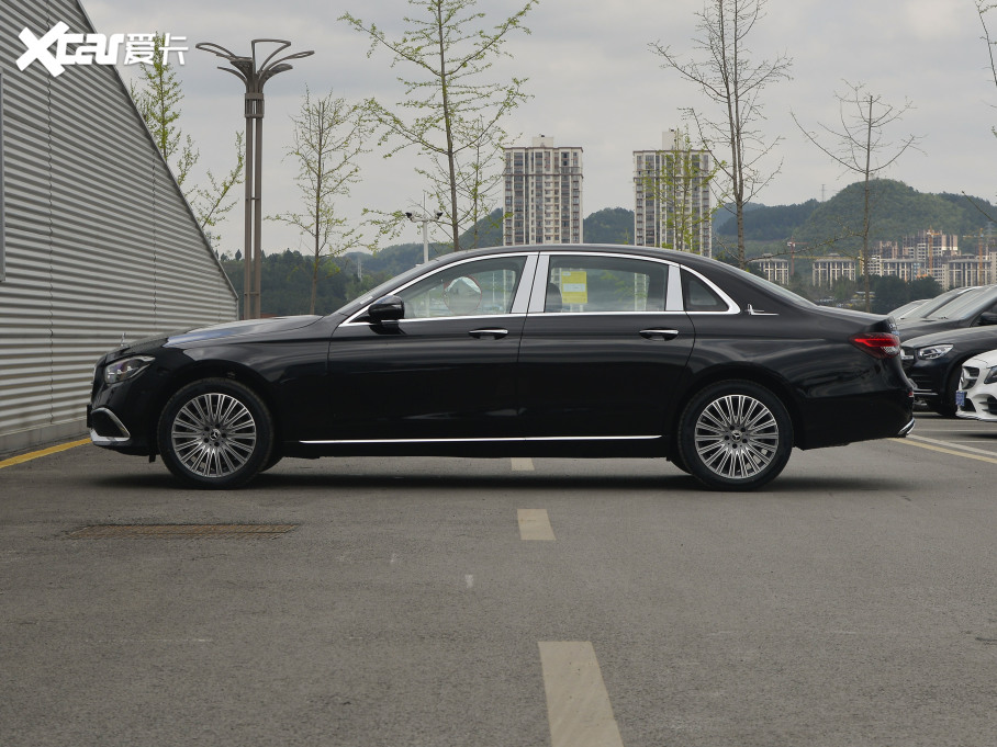 2022YE Ŀ E 300 L r