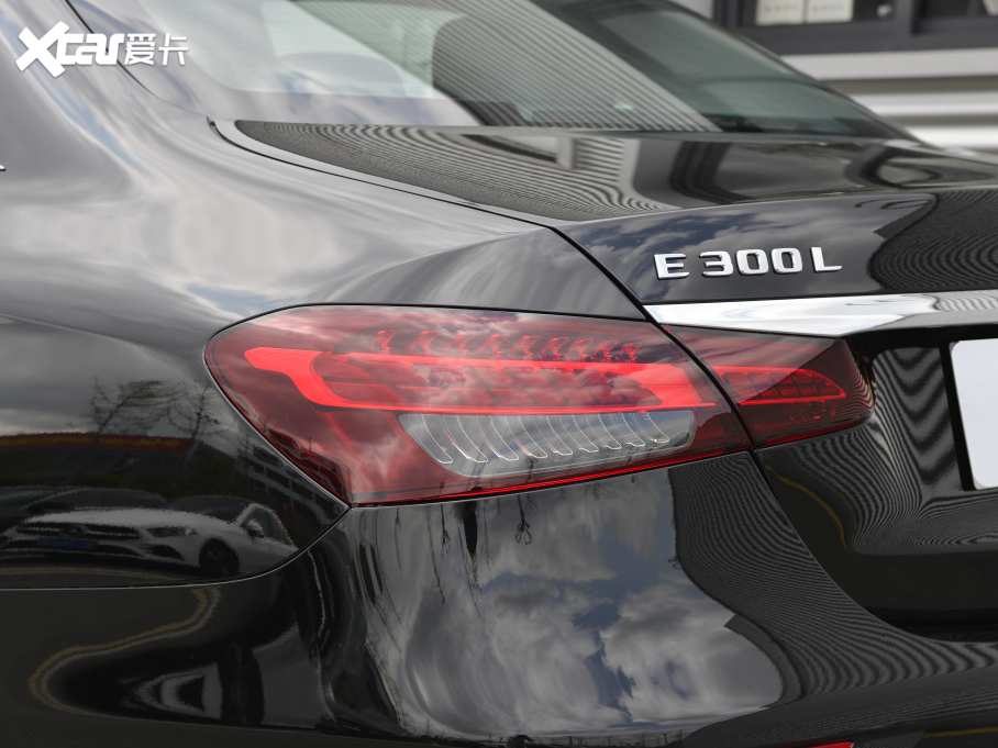 2022YE Ŀ E 300 L r